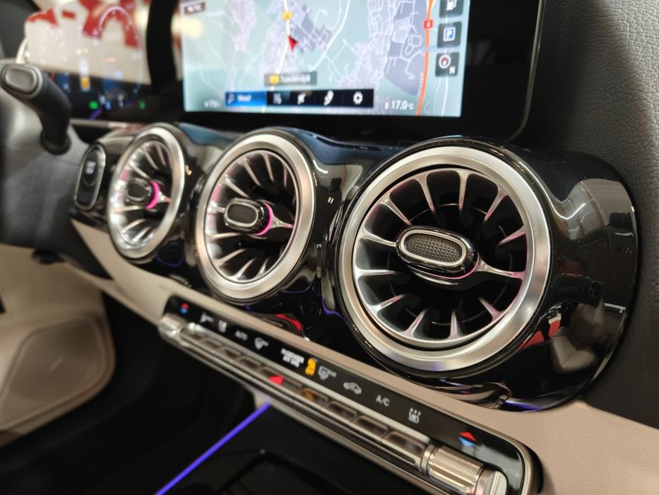 MERCEDES-BENZ EQA 2023