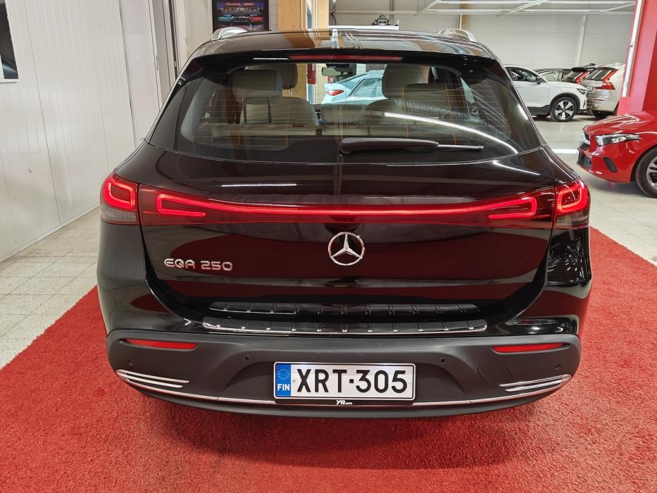 MERCEDES-BENZ EQA 2023