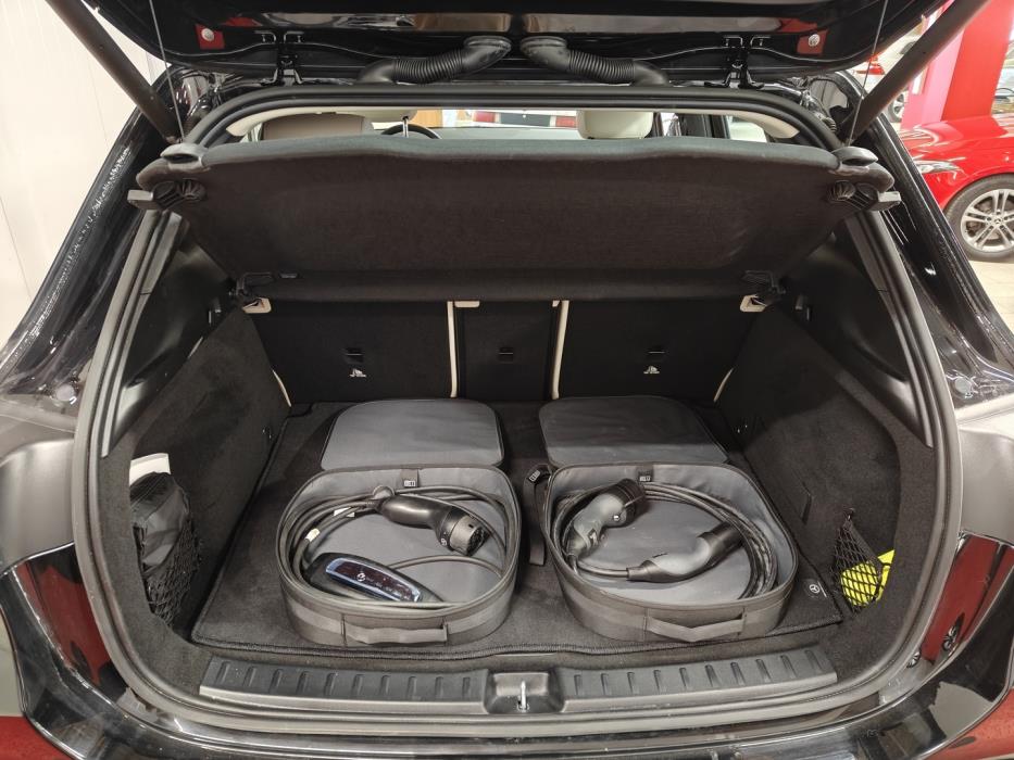 MERCEDES-BENZ EQA 2023