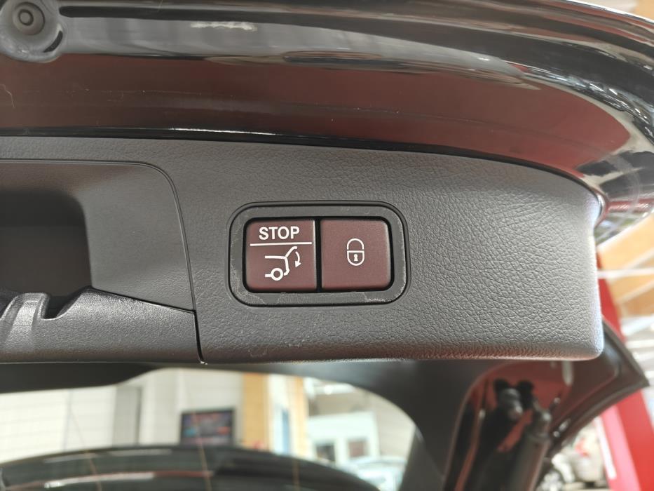 MERCEDES-BENZ EQA 2023