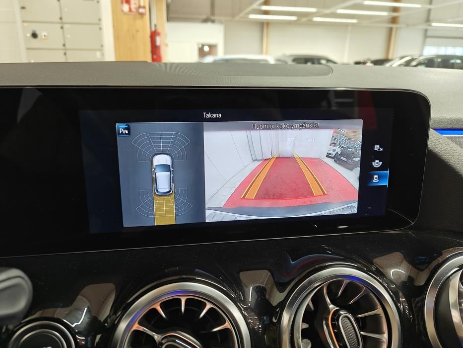 MERCEDES-BENZ EQA 2023