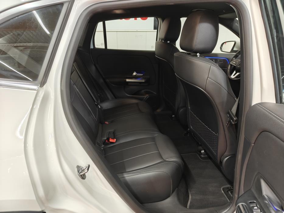 MERCEDES-BENZ EQA 2023