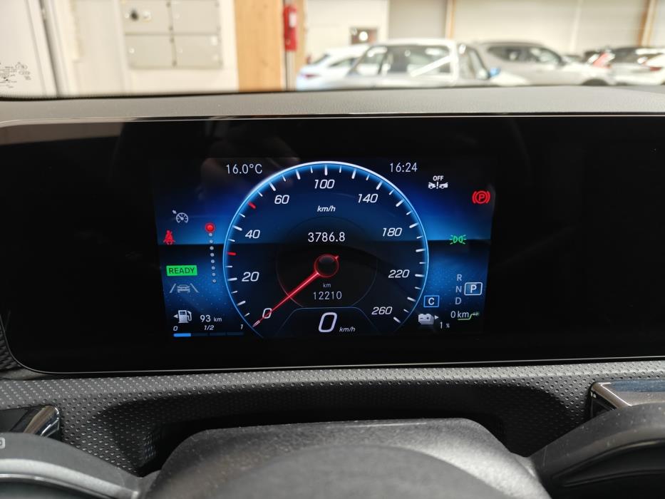 MERCEDES-BENZ CLA 2023