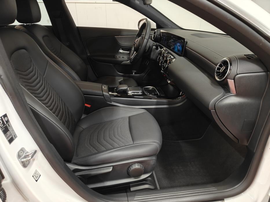 MERCEDES-BENZ CLA 2023