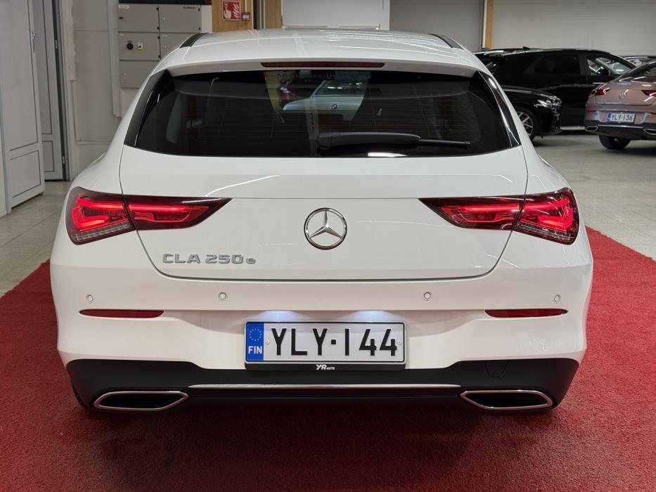 MERCEDES-BENZ CLA 2023