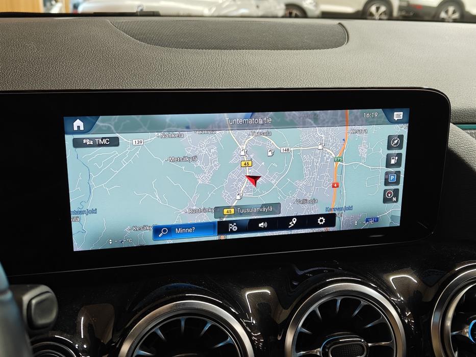 MERCEDES-BENZ EQA 2023