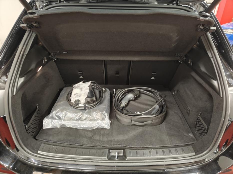 MERCEDES-BENZ EQA 2023