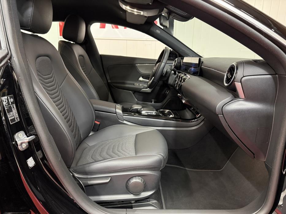 MERCEDES-BENZ CLA 2023