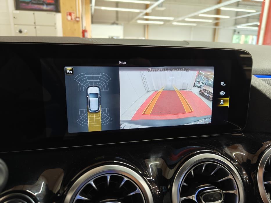 MERCEDES-BENZ EQA 2023