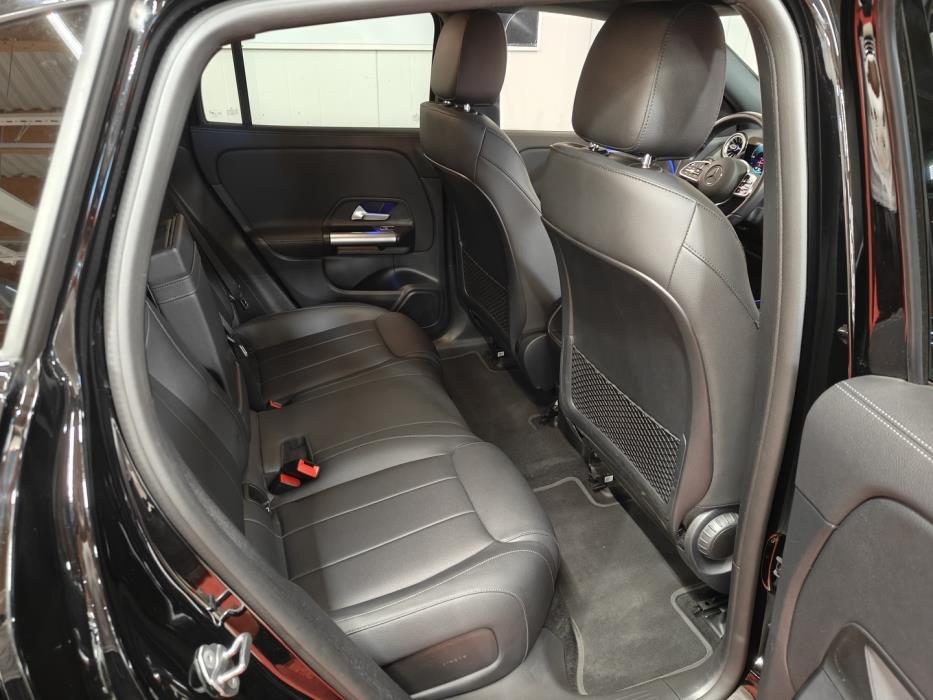 MERCEDES-BENZ EQA 2023