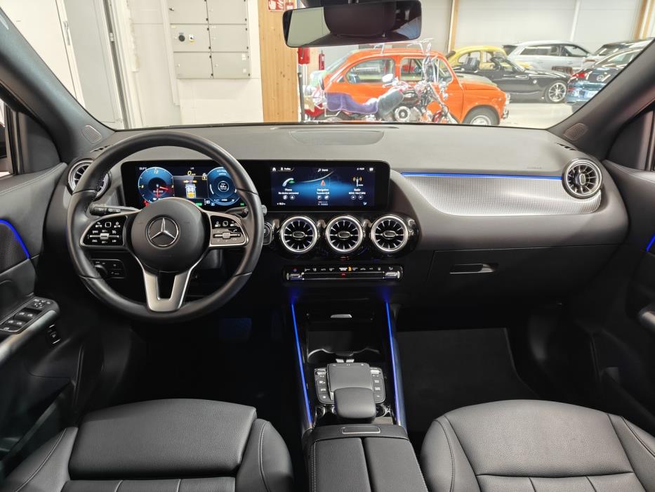 MERCEDES-BENZ EQA 2023