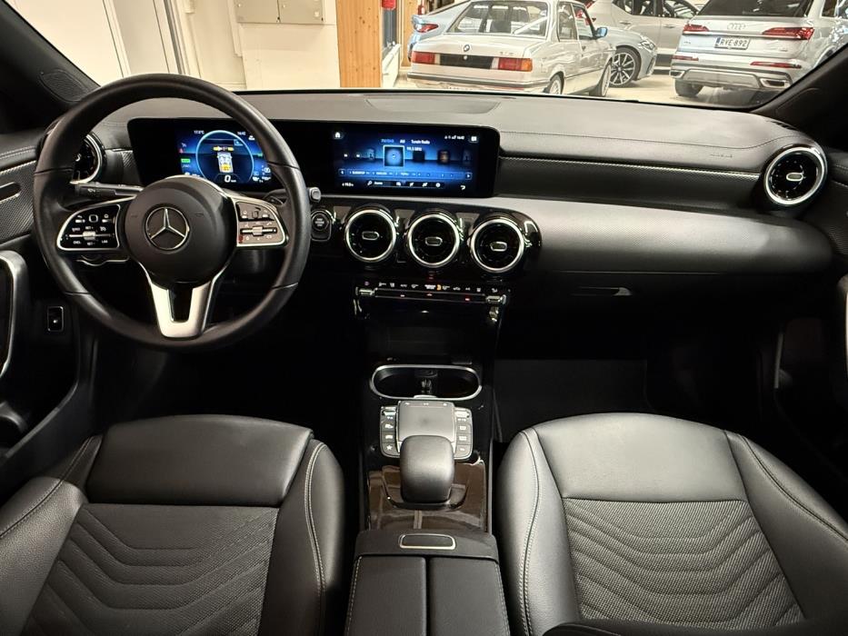 MERCEDES-BENZ CLA 2023