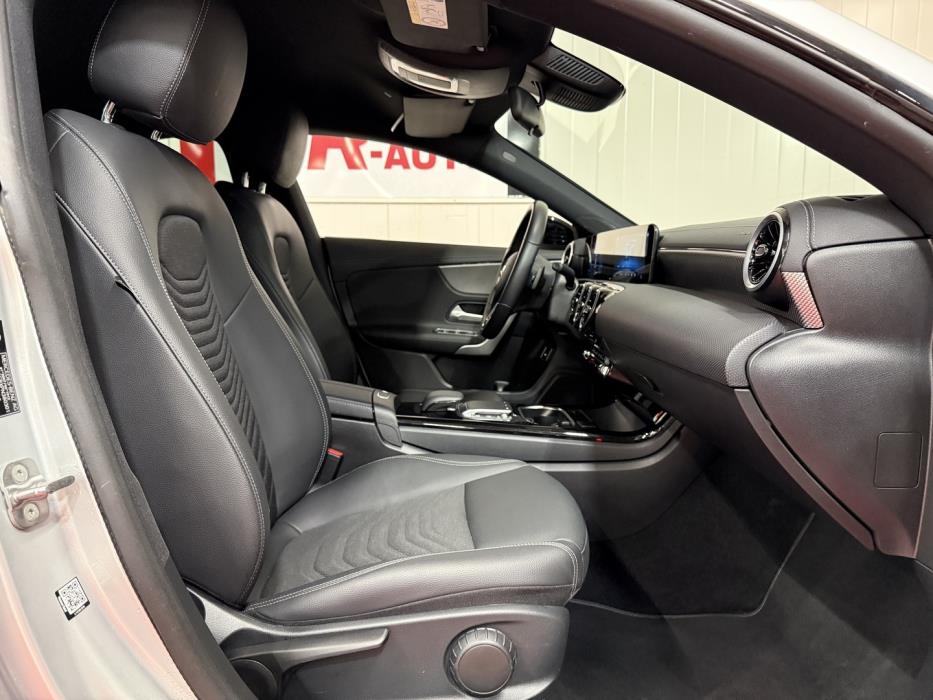 MERCEDES-BENZ CLA 2023