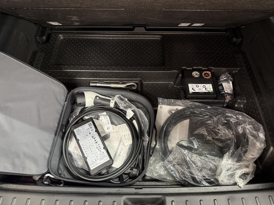 MERCEDES-BENZ EQB 2023