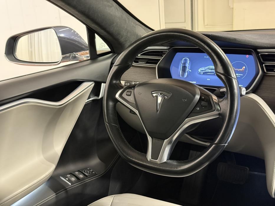 TESLA Model S 2016