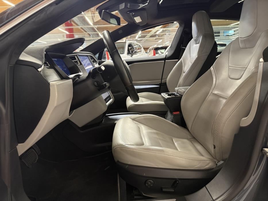 TESLA Model S 2016