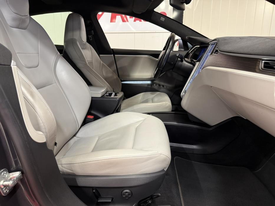 TESLA Model S 2016