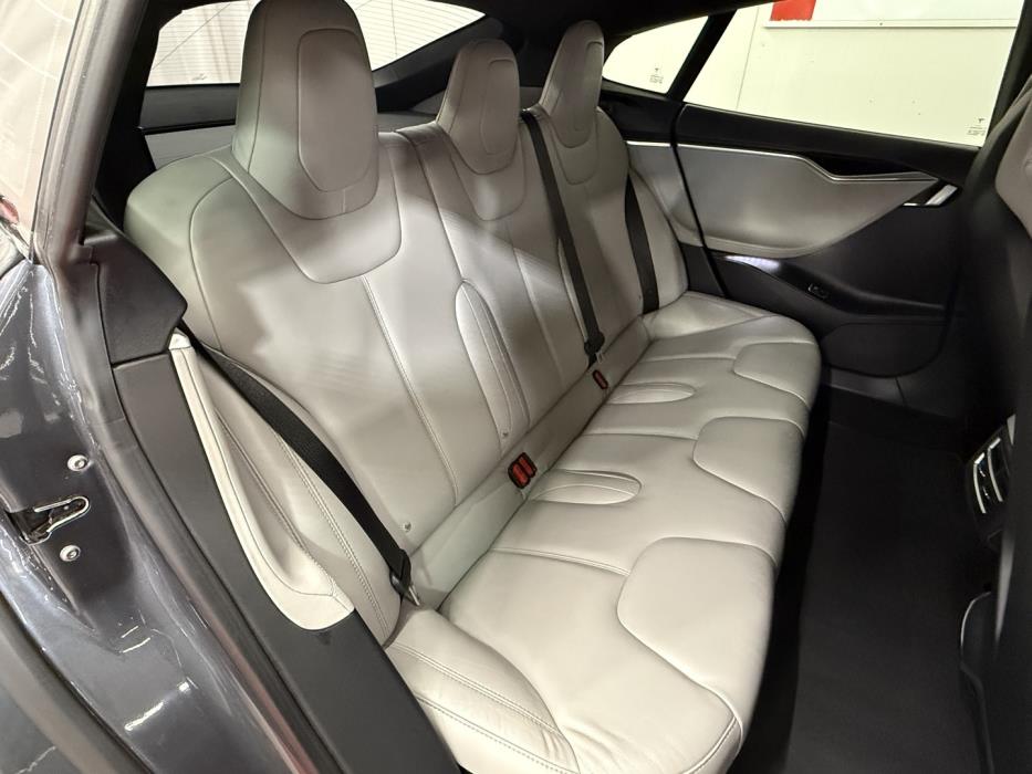 TESLA Model S 2016