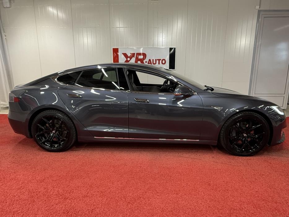 TESLA Model S 2016