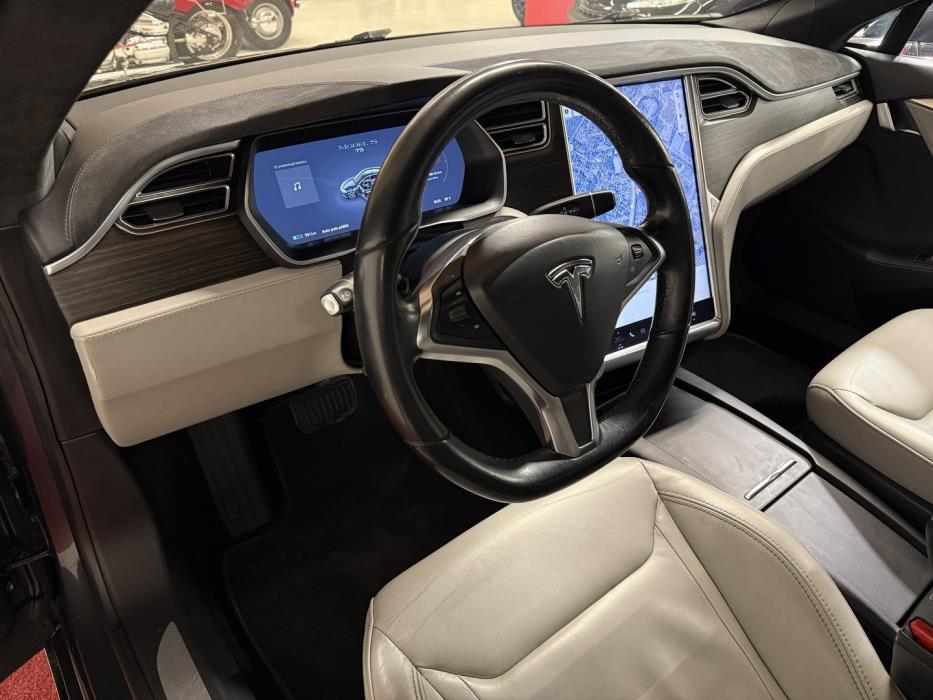 TESLA Model S 2016