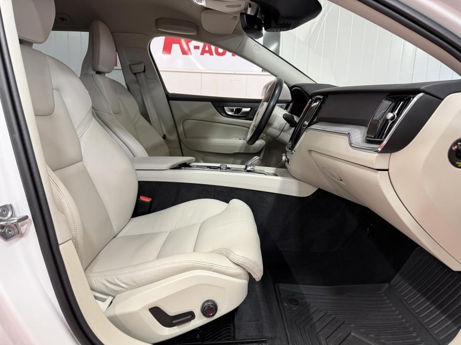 VOLVO V60 2021