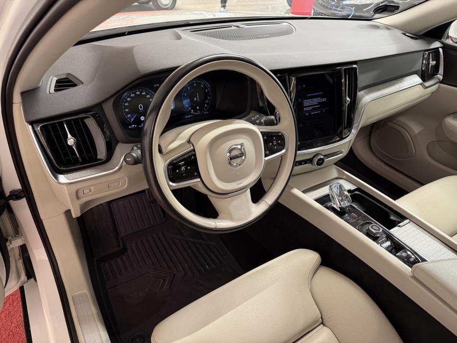 VOLVO V60 2021