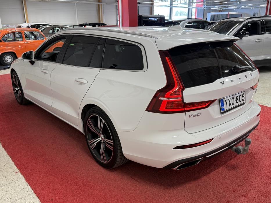 VOLVO V60 2021