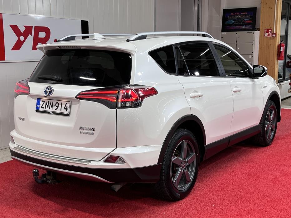 TOYOTA RAV4 2018