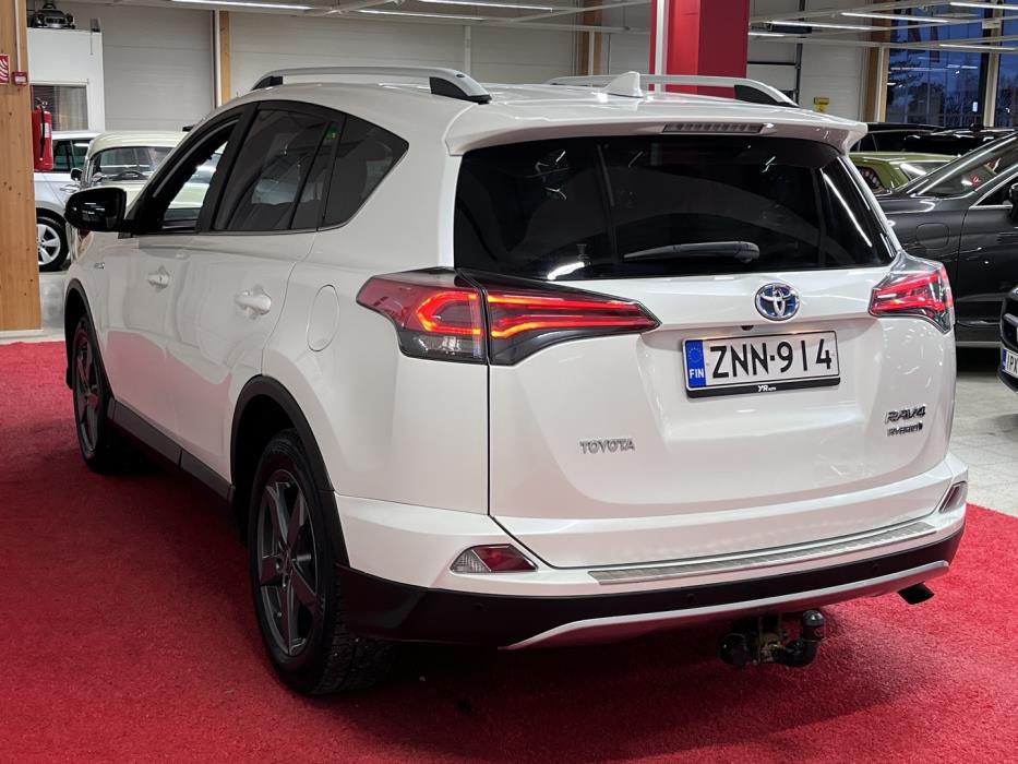 TOYOTA RAV4 2018