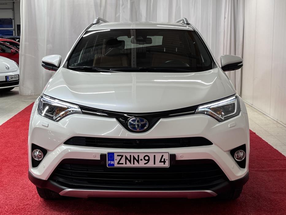 TOYOTA RAV4 2018