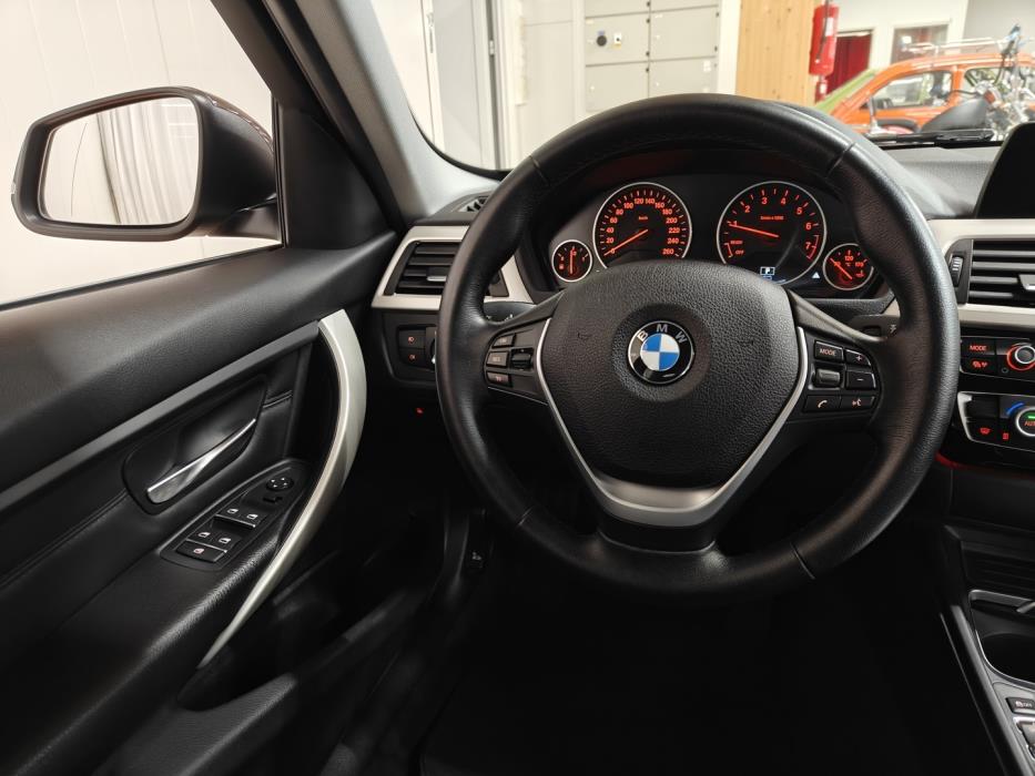 BMW 330 2017