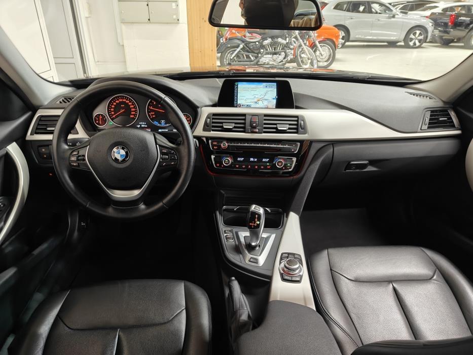 BMW 330 2017
