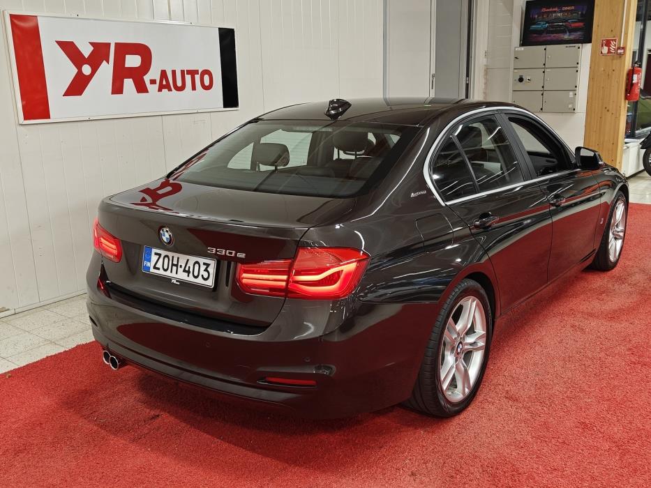 BMW 330 2017