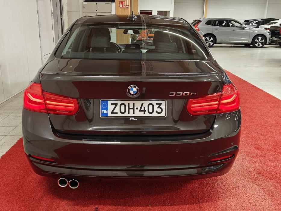 BMW 330 2017