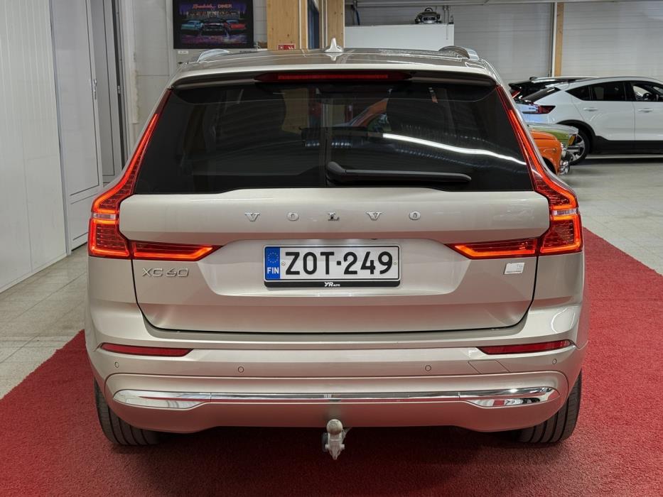 VOLVO XC60 2023