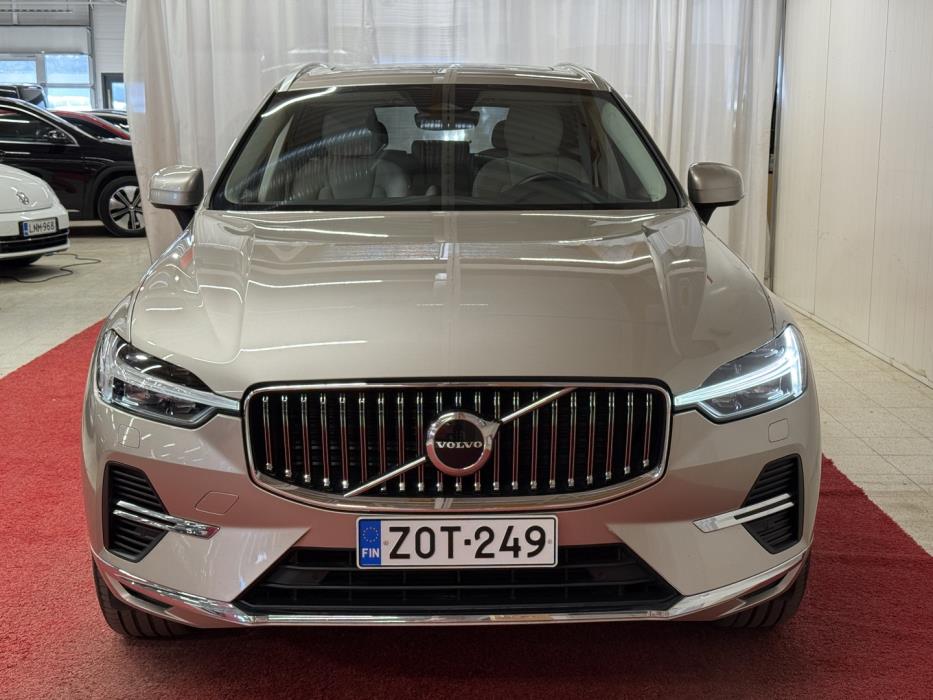 VOLVO XC60 2023
