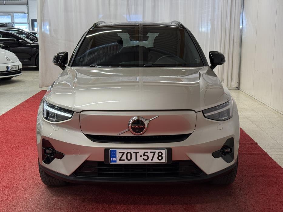 VOLVO XC40 2023