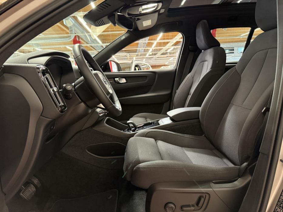 VOLVO XC40 2023