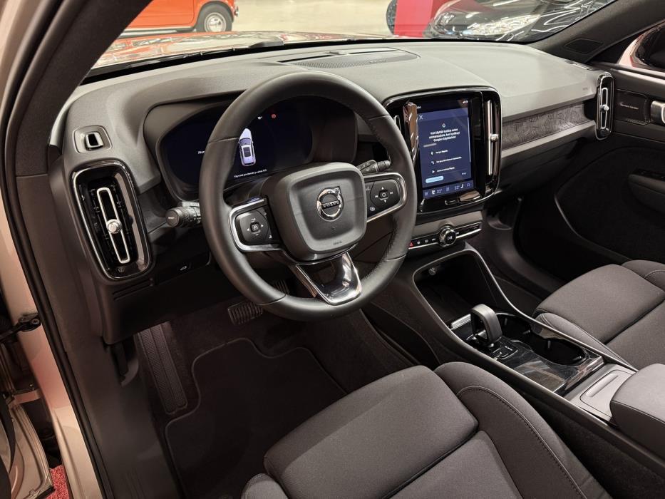 VOLVO XC40 2023