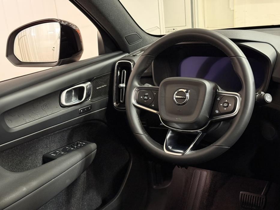 VOLVO XC40 2023