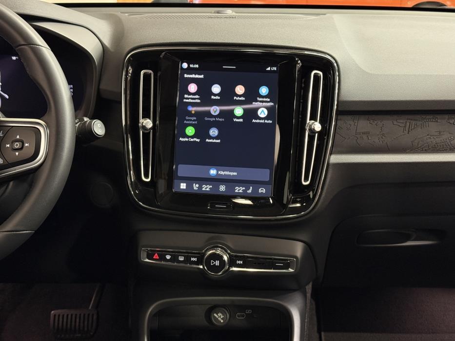 VOLVO XC40 2023