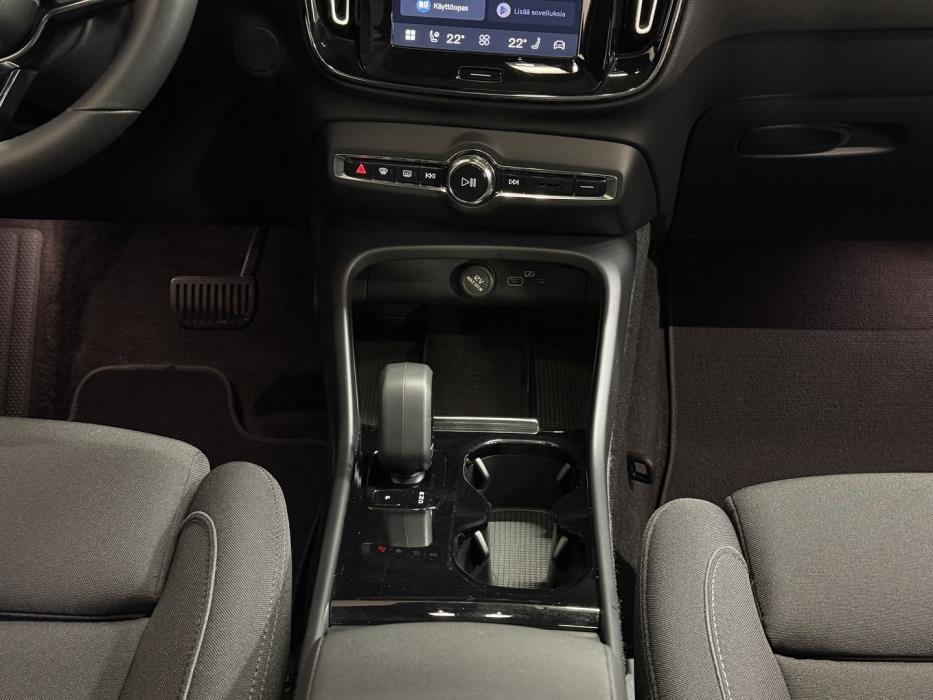 VOLVO XC40 2023