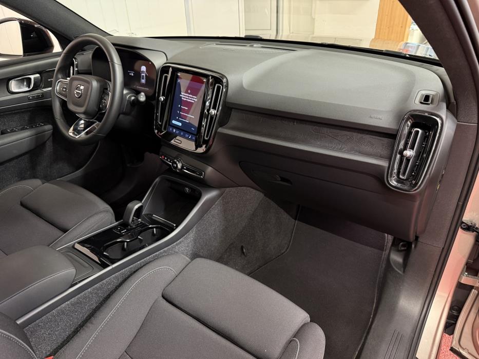 VOLVO XC40 2023