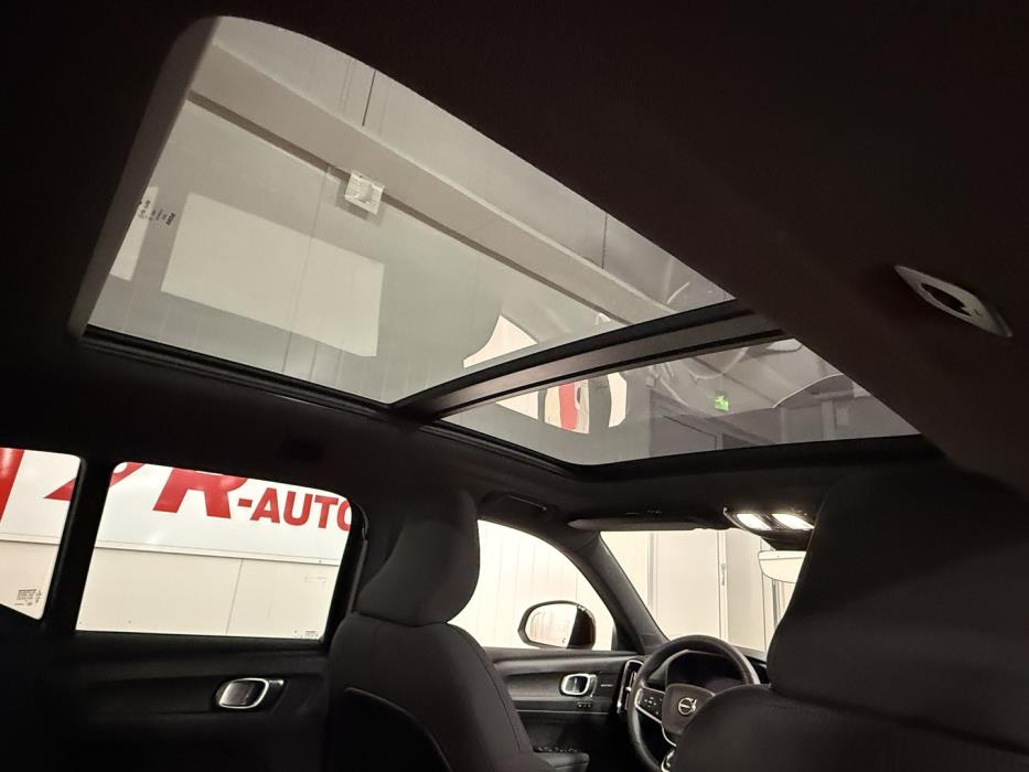VOLVO XC40 2023