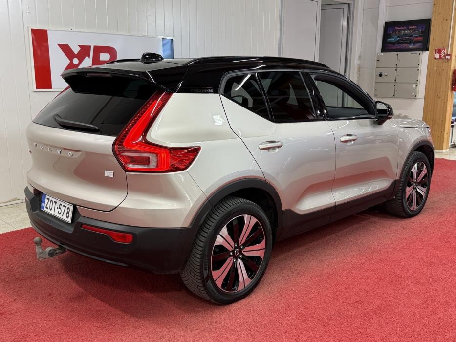 VOLVO XC40 2023