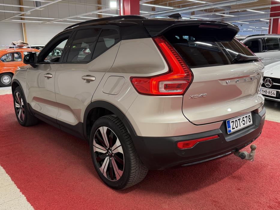 VOLVO XC40 2023