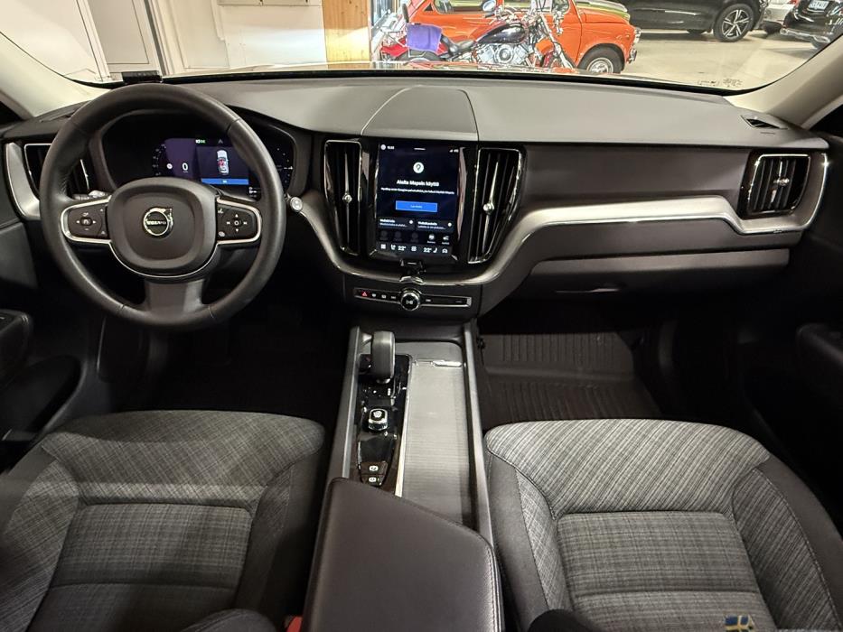 VOLVO XC60 2023