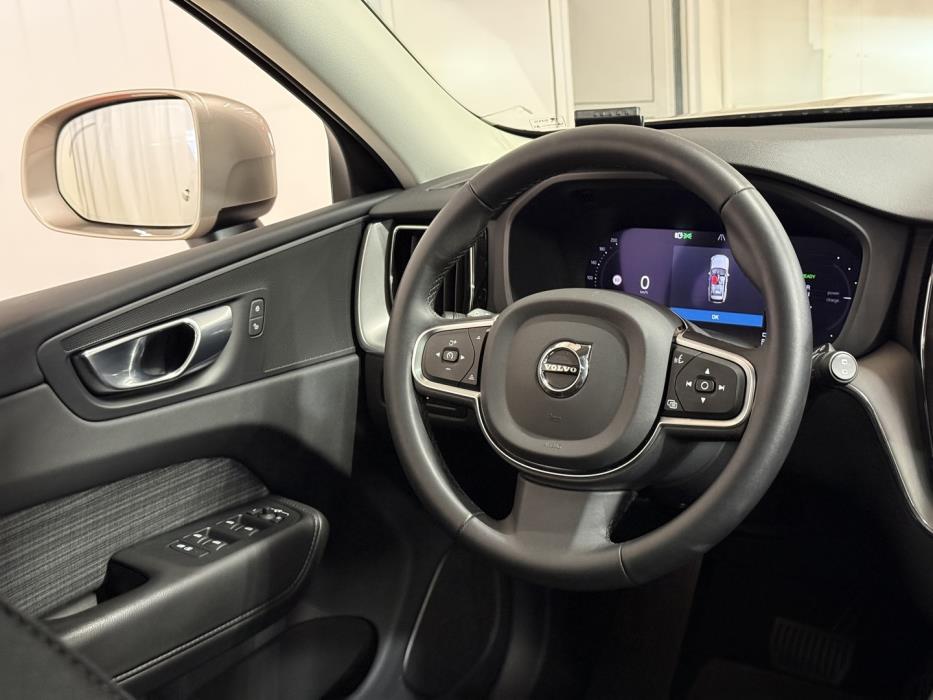 VOLVO XC60 2023