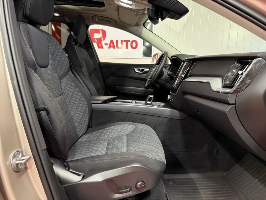 VOLVO XC60 2023
