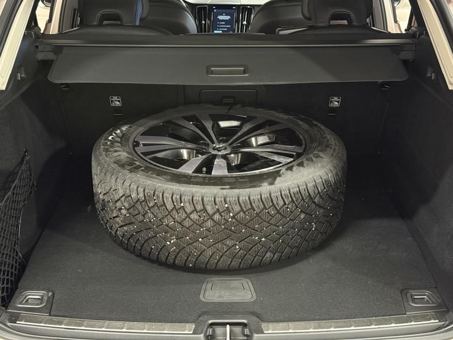 VOLVO XC60 2023